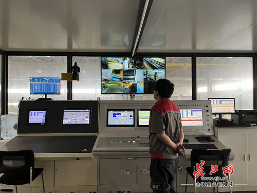 紙板能當鋼板用 武漢祥恒 控制所有產(chǎn)線只需一個工人